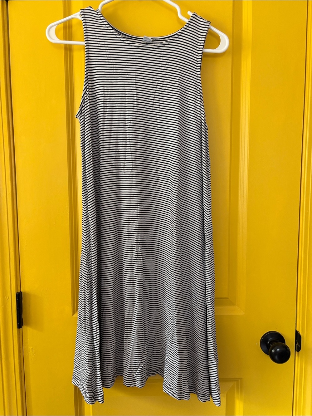 Women’s Old Navy Size M Black and White Striped Sleeveless Swing Dress